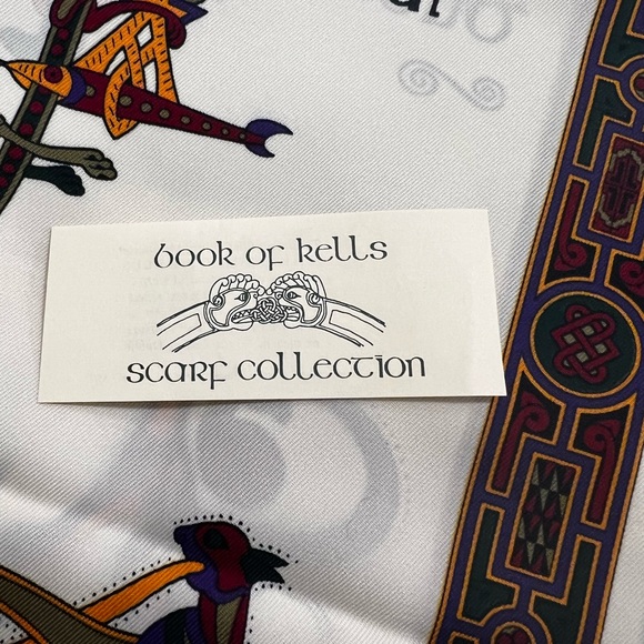 NWT Book of Kells inspired Scarf from Dublin. Beautiful colors. - Picture 5 of 9